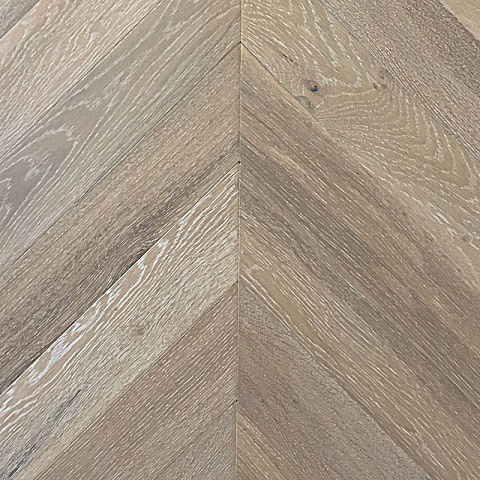 Wood Bee Chevron  Дуб Крема браш матовый Crema, UV-лак gloss 5-9% (правая) (фото 1)
