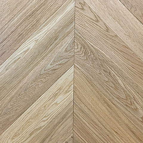Wood Bee Chevron  Дуб Селект гладкий глянец, Select UV-лак gloss 30±5% (правая) (фото 1)